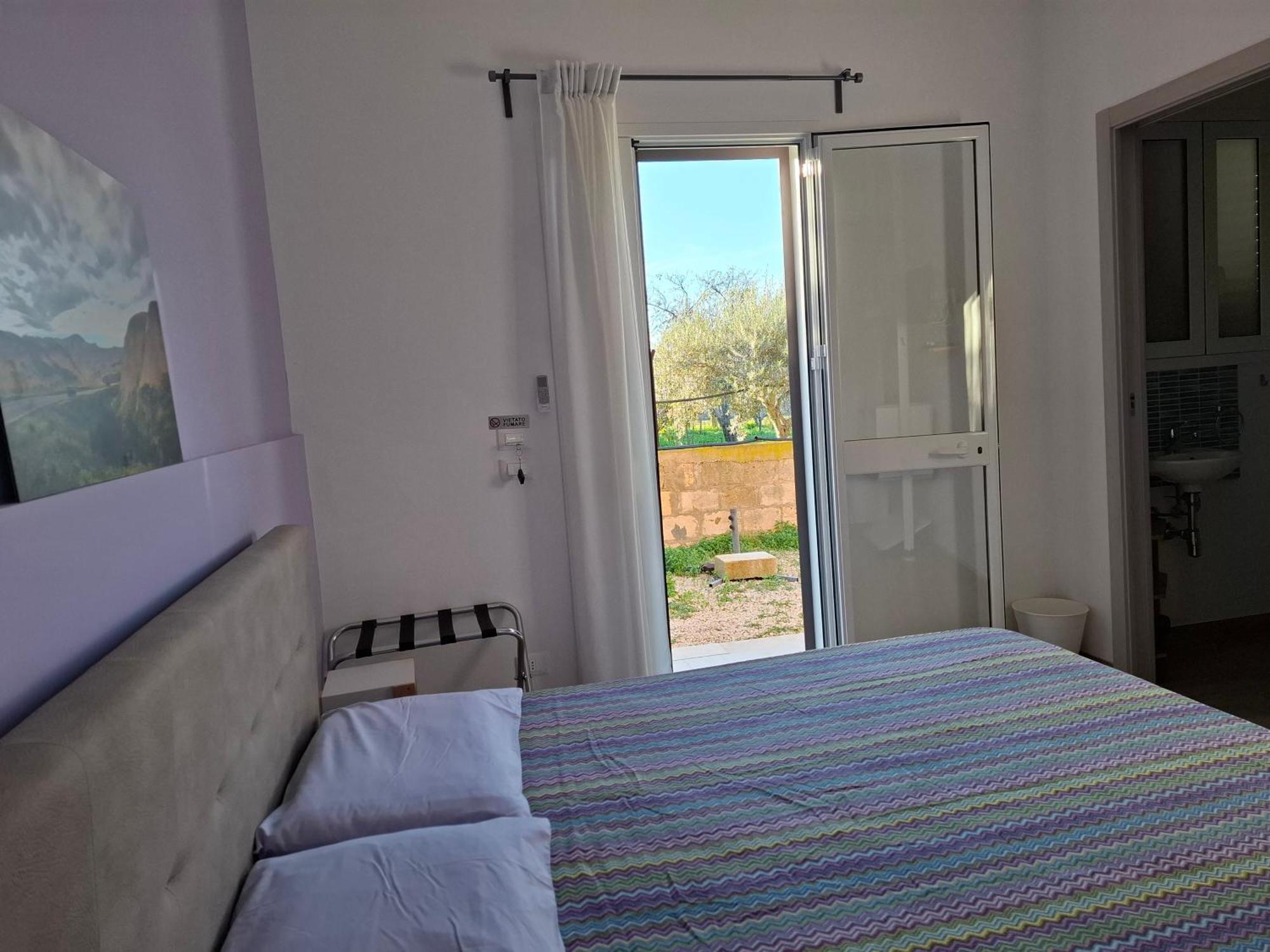 Turtle Island Apartments Santa Croce Camerina Kamer foto